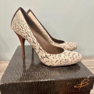 B Makowsky Heels, Size 7.5 M Dress Slip On Stiletto Pumps White Brown Leather